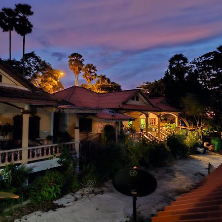 Ganesha Bungalow At Ya Nui Beach Phuket Kültér fotó